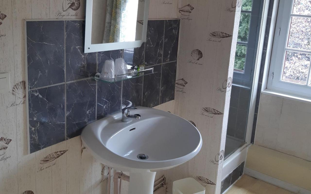 Logis Hotel & Restaurant - Auberge De La Foret Hazebrouck Kültér fotó